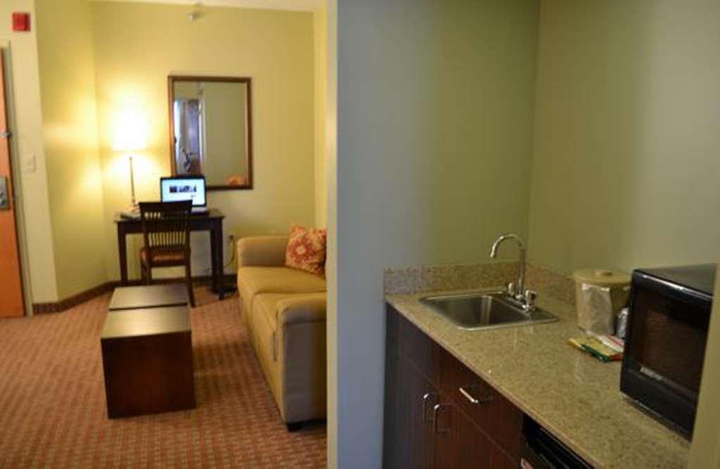 Euro-Suites Hotel Моргантаун Стая снимка