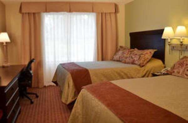 Euro-Suites Hotel Моргантаун Стая снимка