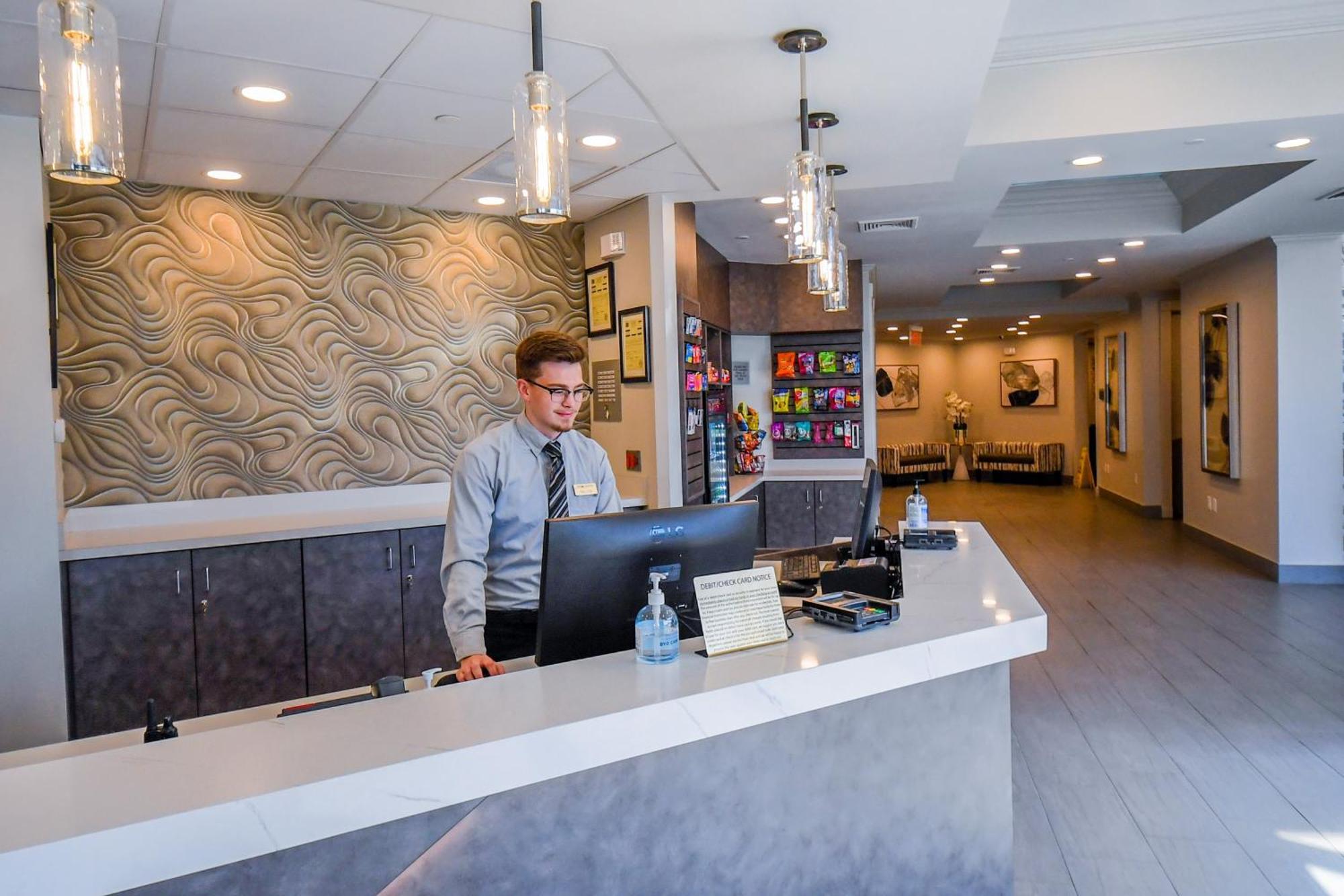 Euro-Suites Hotel Моргантаун Екстериор снимка