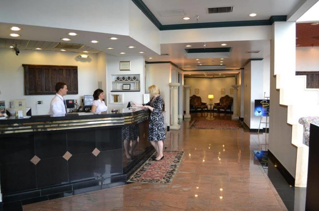 Euro-Suites Hotel Моргантаун Екстериор снимка